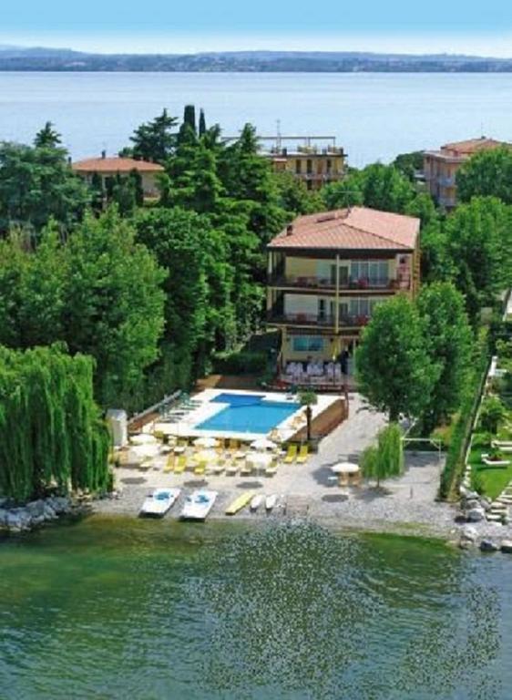 Hotel Astoria Lido ซีร์มิโอเน ภายนอก รูปภาพ